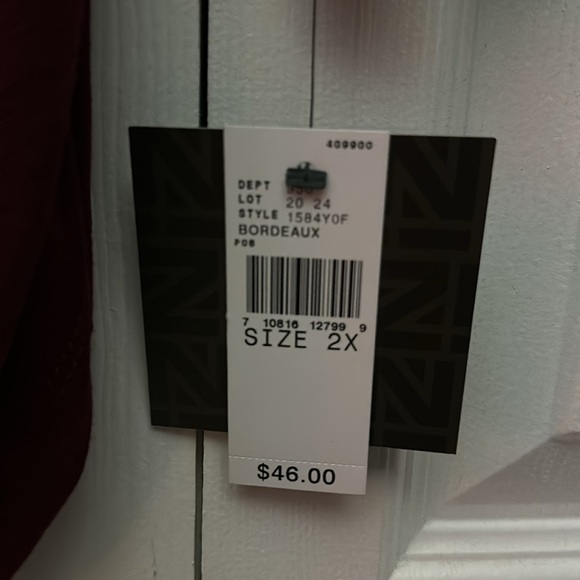 Burgundy top with lace details by iZ Byer - Picture 2 of 5